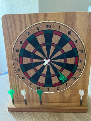 Mini juego de dardos de madera