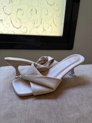Zapatos de tacón beige