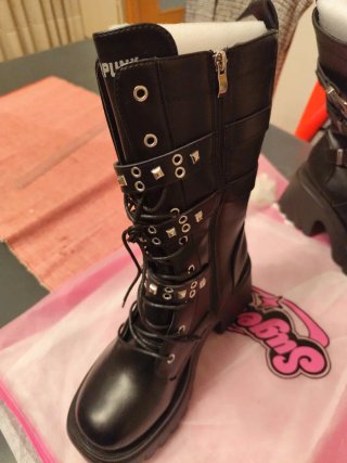 Botas de señora negras con tachuelas