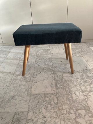Banqueta pie de cama azul y madera