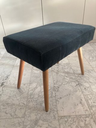 Banqueta pie de cama azul y madera