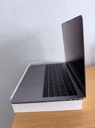 MacBook Pro 13 i5 500GB SSD + Office 2019 touch ba