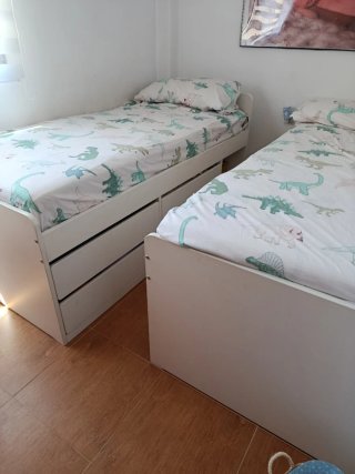 Cama con estructura de almacenaje