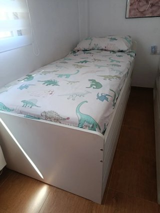 Cama con estructura de almacenaje