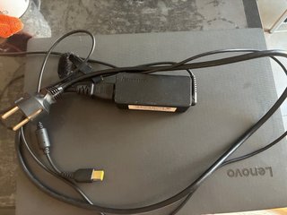 Portátil Lenovo V130-14IKB (Type 81HQ) - 14"