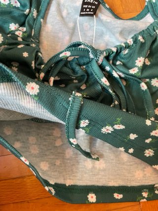 Top floral Shein verde talla S