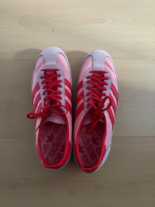 Zapatillas Adidas rosas y rojas