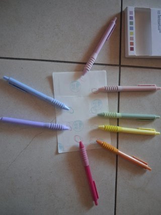 Penne a sfera colorate Flying Tiger