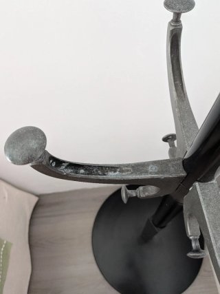 Perchero Pie negro IKEA HEMNES base redonda