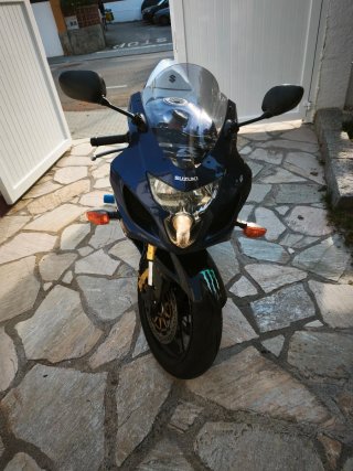 Suzuki GSX 600 Sportbike Azul y Blanco