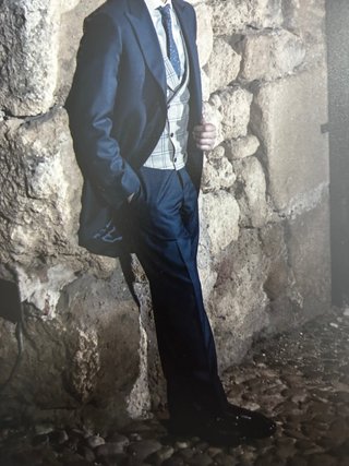 Traje de novio azul y gris