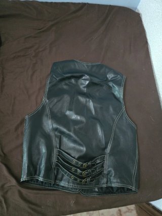 Chaleco de cuero negro