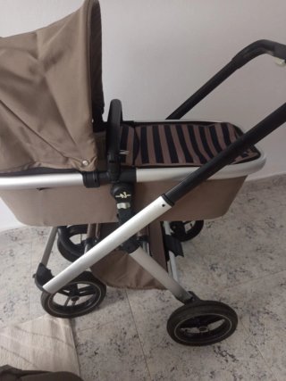 Capazo convertible en silla de paseo