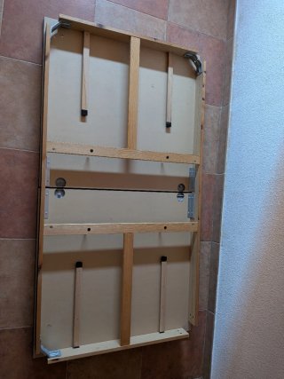 Mesa y 6 sillas (faltan las patas)