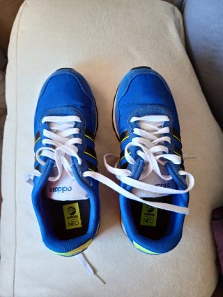 Zapatillas Adidas Negro, Azul y Amarillo