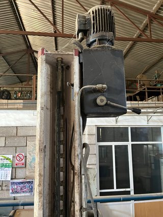 Elevador de coches 2 columnas marca Istobal