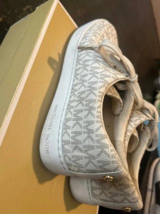 Zapatillas Michael Kors Blancas y Doradas