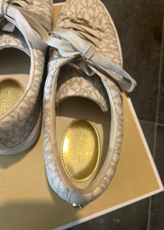 Zapatillas Michael Kors Blancas y Doradas