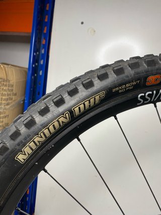 : Rueda DT Swiss H 1900 Hybrid 29 Maxxis