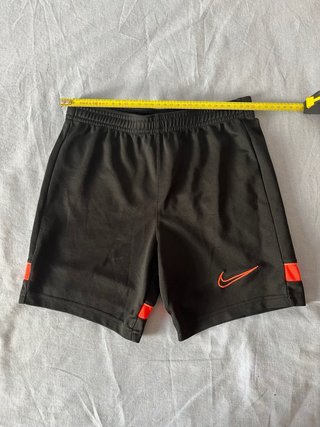 Pantalón corto Nike negro y naranja