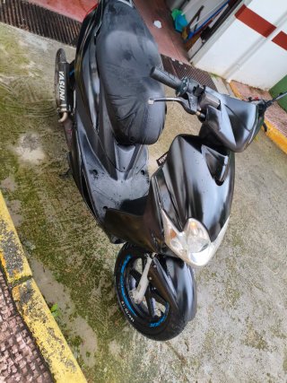 Yamaha Jog RR Negra