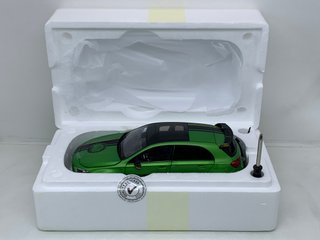 1:18 Mercedes AMG A45 S 4Matic+ año 2023 Verde NZG