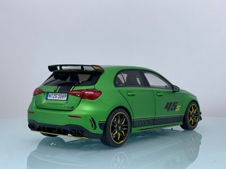 1:18 Mercedes AMG A45 S 4Matic+ año 2023 Verde NZG