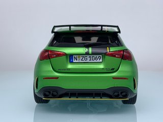 1:18 Mercedes AMG A45 S 4Matic+ año 2023 Verde NZG