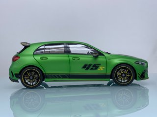 1:18 Mercedes AMG A45 S 4Matic+ año 2023 Verde NZG