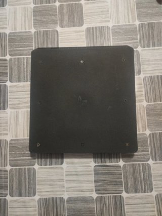 PS4 Slim 1TB + 2 Mandos (Negro y Rojo)