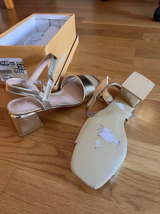 Sandalias doradas talla 38.