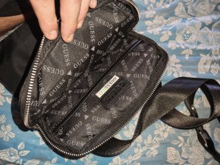 Bandolera Guess Negra