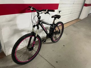 Bicicleta Trek Montaña Negra y Rosa