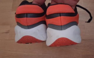 Zapatillas Nike Negras y Naranjas