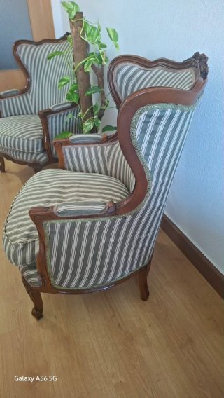 TRESILLO Y 2 BUTACAS (NEGOCIABLE).