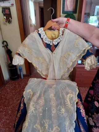Falda de fallera con manteletas y espardeyes