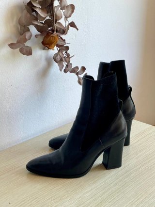 Botines tacón estilo cowboy negros piel