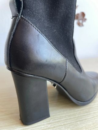 Botines tacón estilo cowboy negros piel