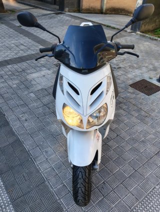 Aprilia Sportcity 250 Scooter Blanca y Negra
