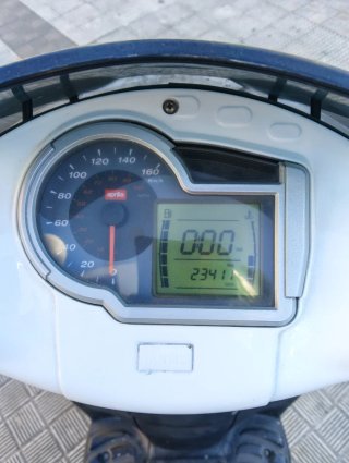 Aprilia Sportcity 250 Scooter Blanca y Negra