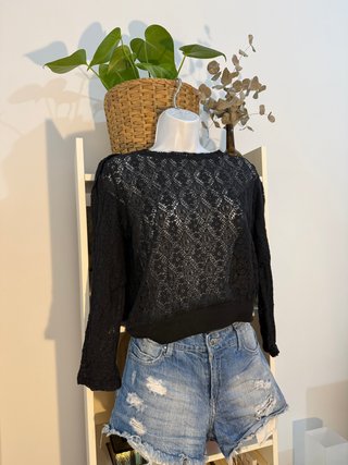 Preciosa blusa de encaje negro bordado - Strena S