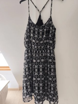 Vestido midi negro tirantes cruzados