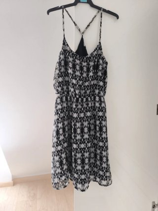 Vestido midi negro tirantes cruzados