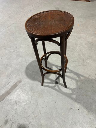 Taburete de madera estilo Thonet