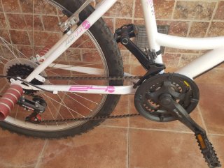 Bicicleta infantil BH blanca y rosa