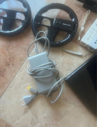 Nintendo Wii U Negra + Accesorios