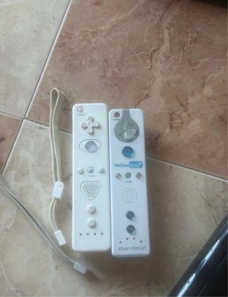 Nintendo Wii U Negra + Accesorios