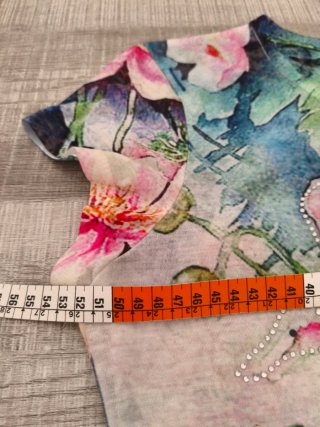 Camiseta mujer flores brillantes