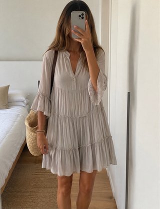Vestido beige tela crep con caída