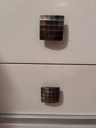 Mesitas de noche de madera blancas y grises